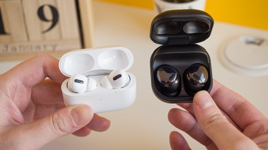 Что лучше galaxy buds или airpods