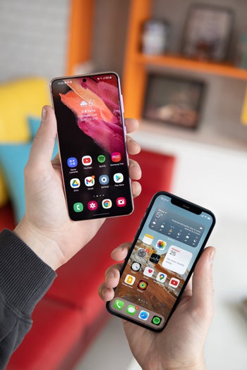 Samsung Galaxy S21 vs Apple iPhone 12