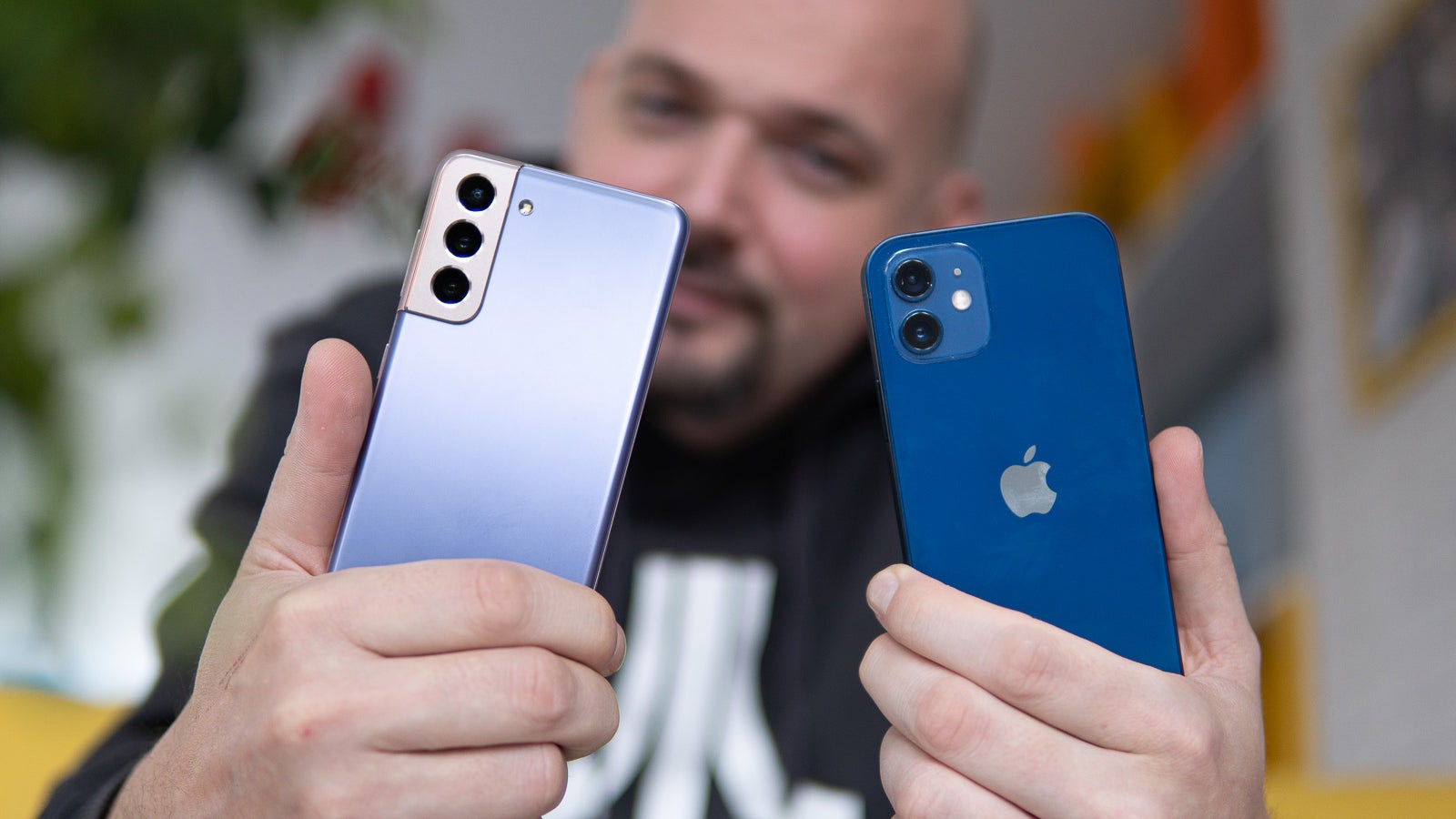 Samsung Galaxy S21 vs Apple iPhone 12