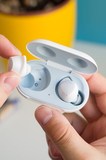 Samsung Galaxy Buds 2 vs Galaxy Buds 1: Differences we expect so far