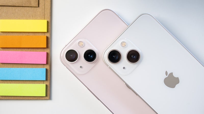 iPhone 13 mini vs. iPhone 13: Size matters!