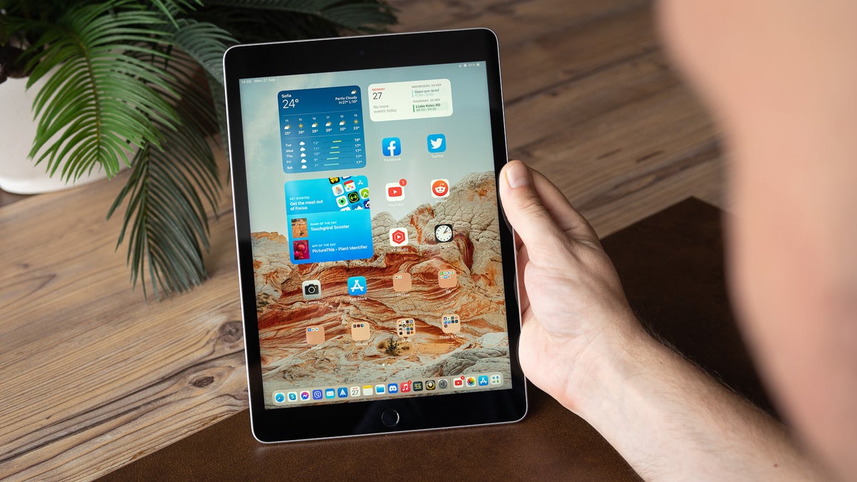 iPad 2021 review: same old, same gold - PhoneArena