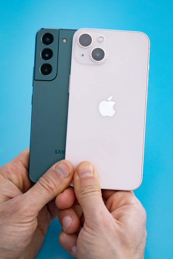 Samsung Galaxy S22 vs iPhone 13: the base model flagships compared
