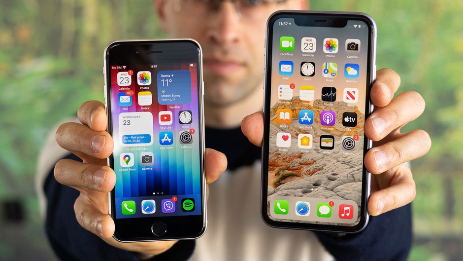 iPhone SE (2022) vs iPhone 11 PhoneArena