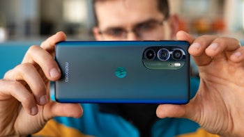 Motorola Edge 30 Pro review: cutting it close