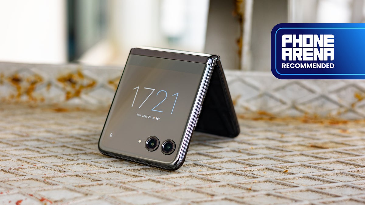 Motorola Razr 40 Ultra Review Solid Galaxy Flip alternative