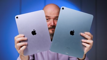 Person holding iPad Air M3 (2025) and iPad Air M2 (2024)