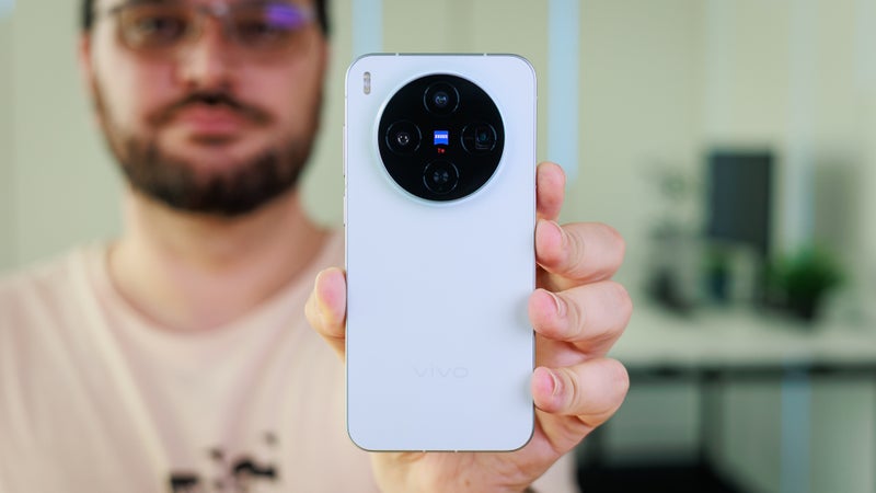 Vivo X300 review: they call it the "Pro Mini"