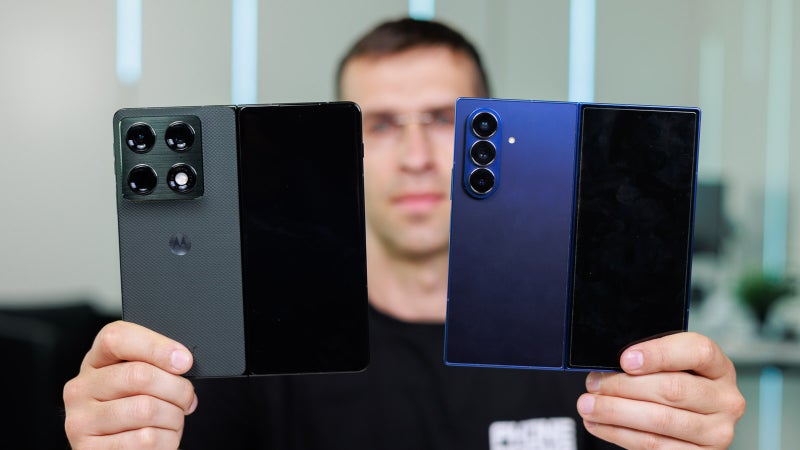 Motorola Razr Fold vs Galaxy Fold 7: Motorola built a Galaxy killer, but don’t buy it just yet