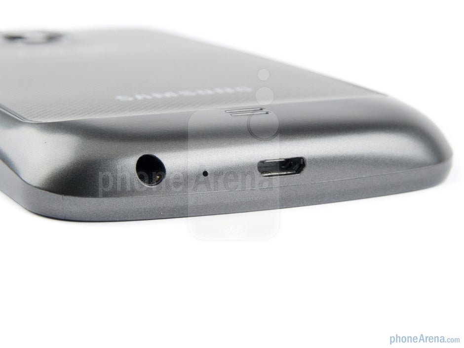 microUSB port and 3.5mm jack (bottom) - Samsung Galaxy Nexus Preview