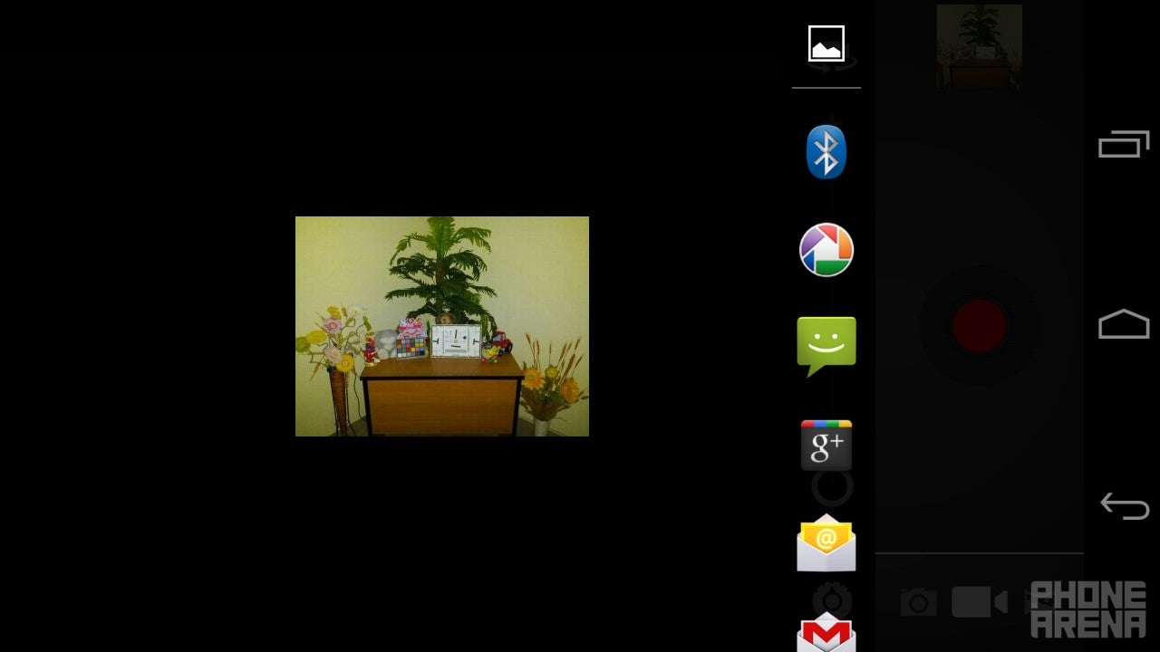 Dedicated photo-sharing screen - Samsung Galaxy Nexus Review