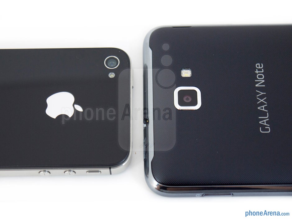 Rear cameras - The Samsung Galaxy Note LTE (right) and the Apple iPhone 4S (left) - Samsung Galaxy Note LTE vs Apple iPhone 4S