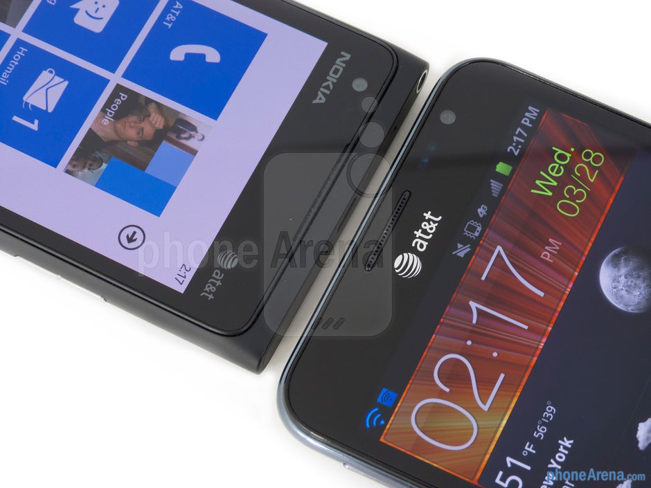 Cámaras frontales - Nokia Lumia 900 (izquierda) y Samsung Galaxy Note LTE (derecha) - Nokia Lumia 900 vs Samsung Galaxy Note LTE