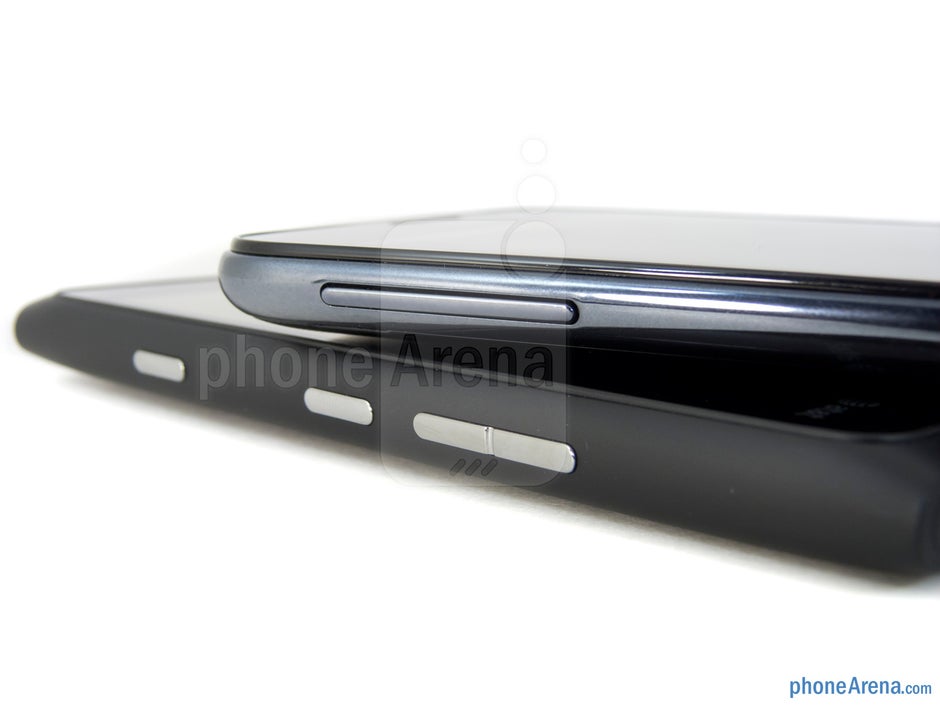 Control de volumen: Nokia Lumia 900 (abajo) y Samsung Galaxy Note LTE (arriba) - Nokia Lumia 900 vs Samsung Galaxy Note LTE