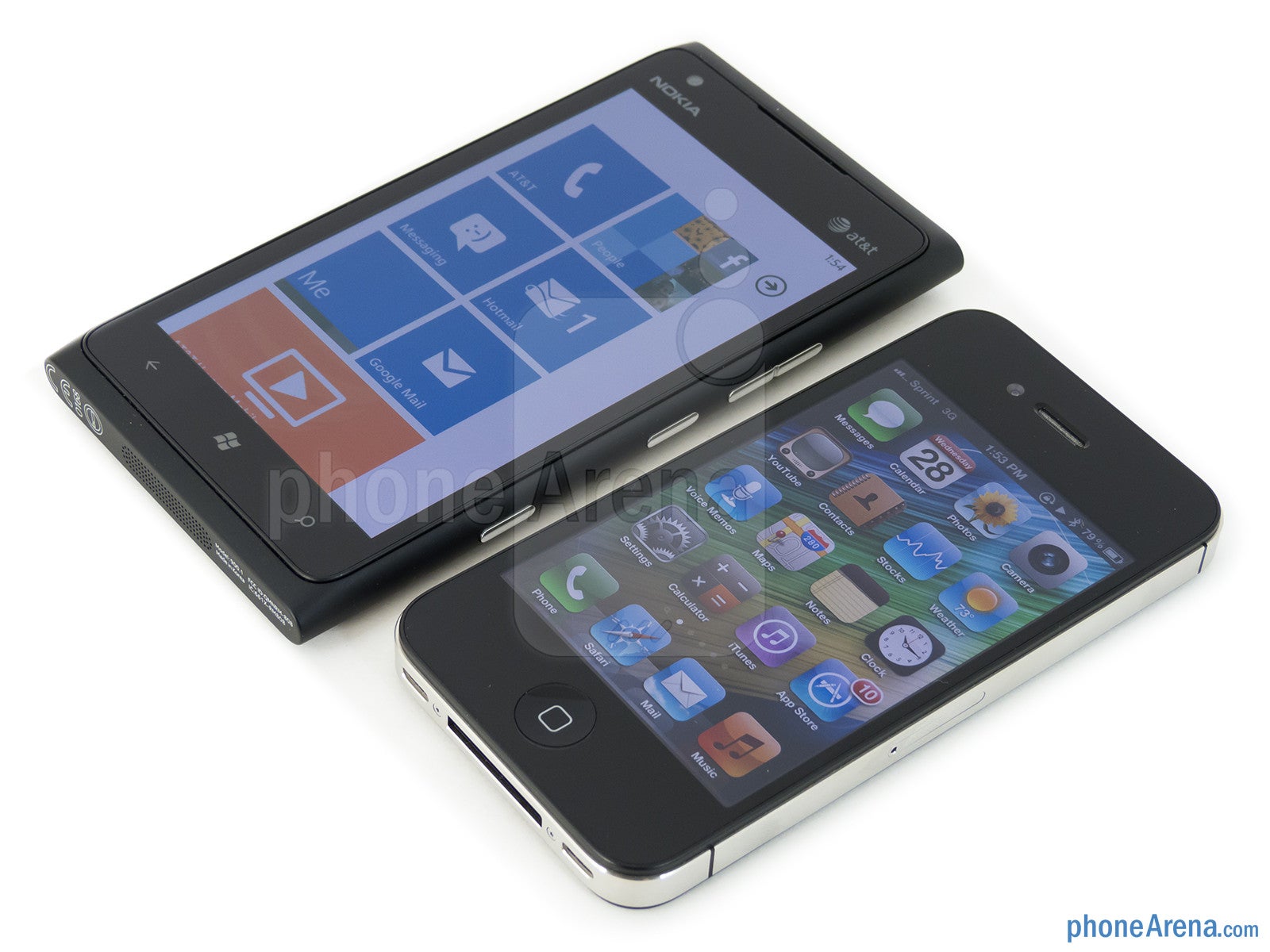 Nokia Lumia 900 vs Apple iPhone 4S