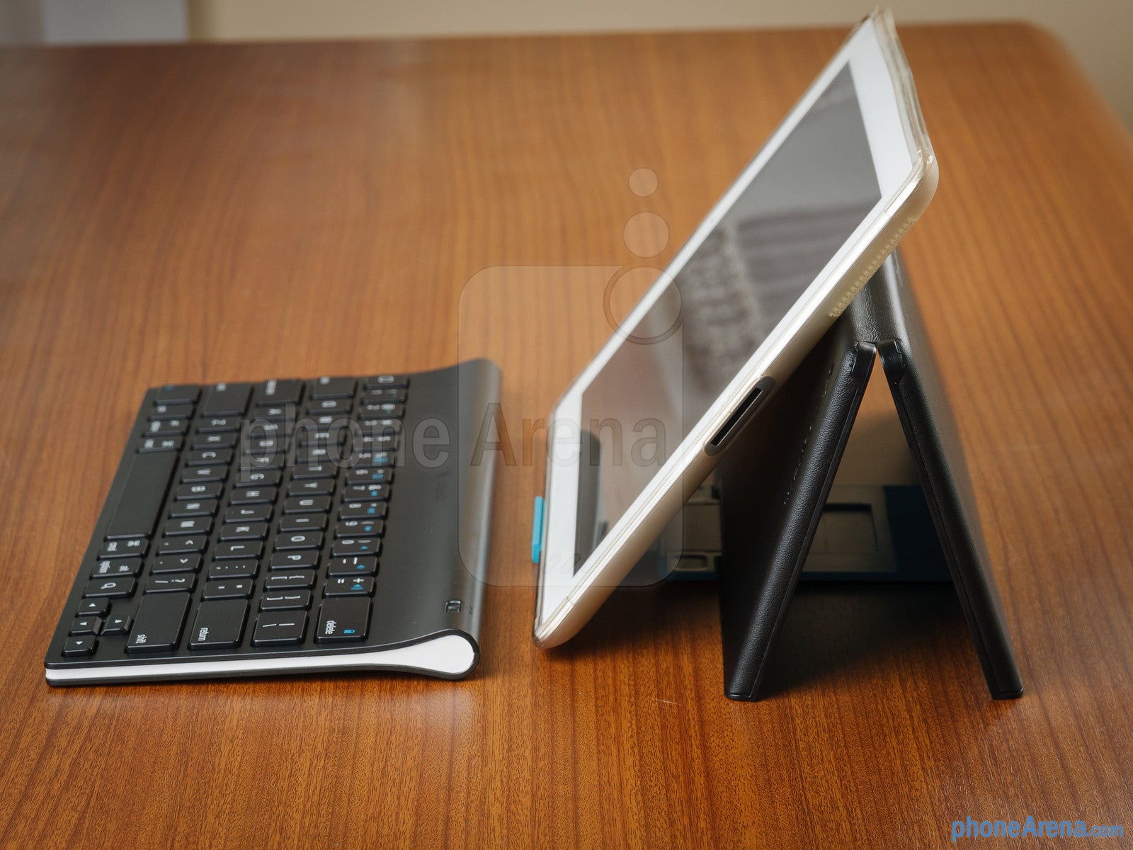 The case halves snap together - Logitech Tablet Keyboard for iPad Review