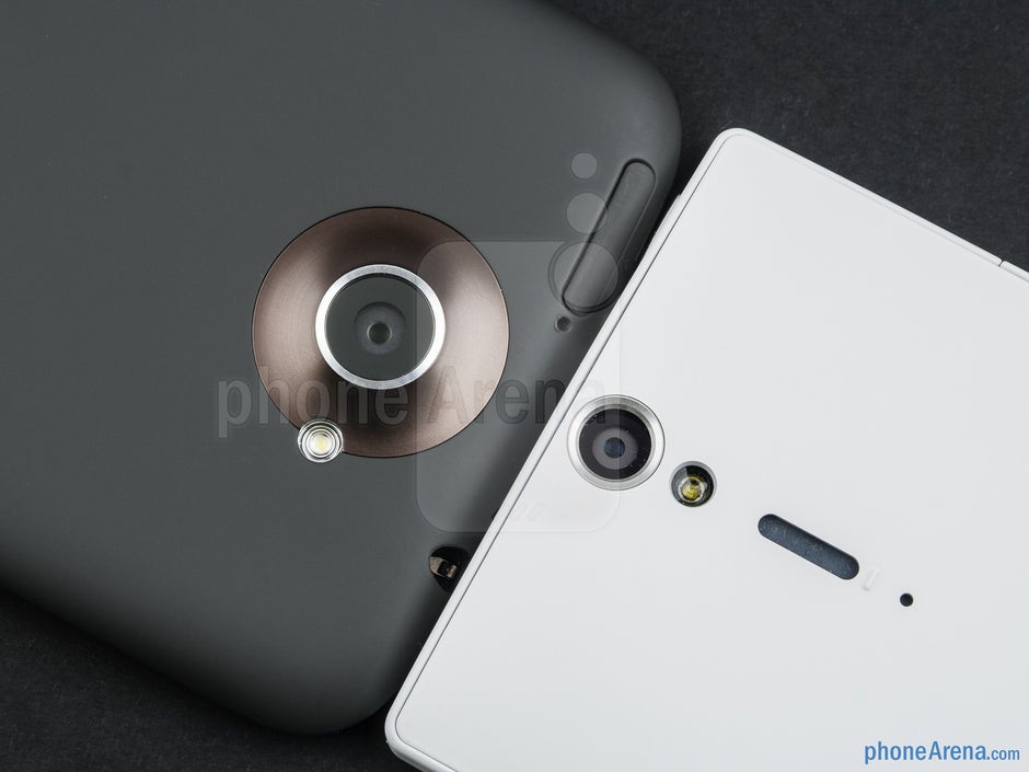 Fotocamere posteriori - HTC One X (sinistra) e Sony Xperia S (destra) - HTC One X vs Sony Xperia S