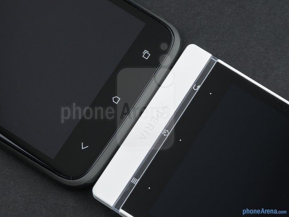 HTC One X (a sinistra) e Sony Xperia S (a destra, in alto) - HTC One X vs Sony Xperia S