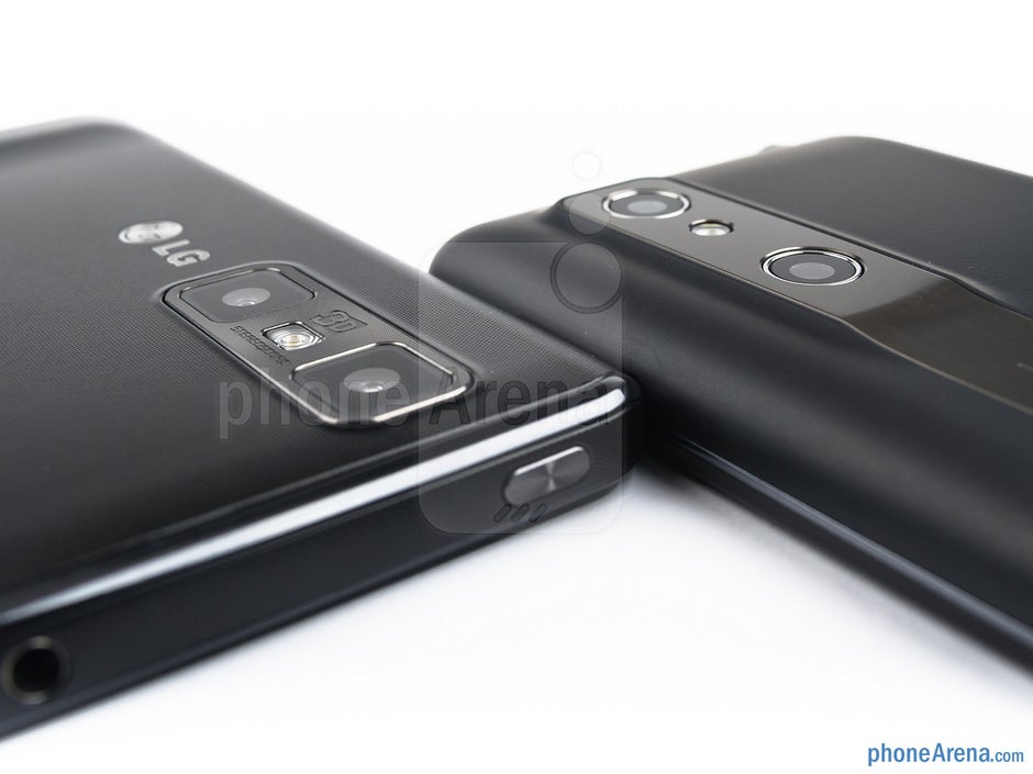 Cámaras traseras - El LG Optimus 3D MAX (izquierda) y el LG Optimus 3D (derecha) - Review del LG Optimus 3D MAX
