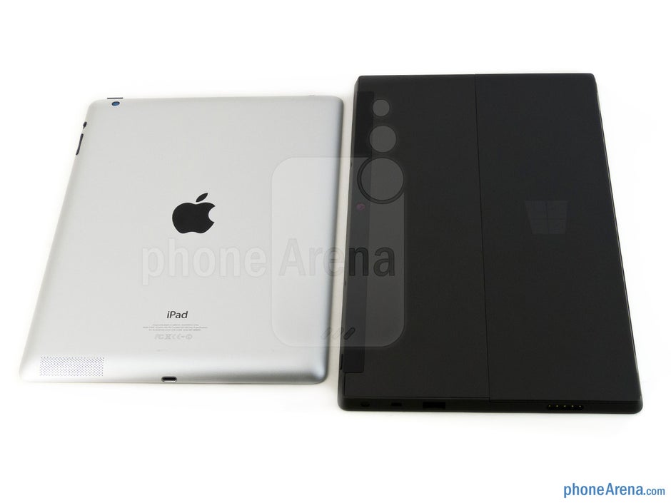 Die Seiten des Apple iPad 4 (oben, links) und des Microsoft Surface RT (unten, rechts) - Apple iPad 4 vs Microsoft Surface RT