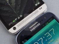 HTC-One-vs-Samsung-Galaxy-S-III05