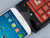 Samsung-Galaxy-S4-vs-Nokia-Lumia-92004