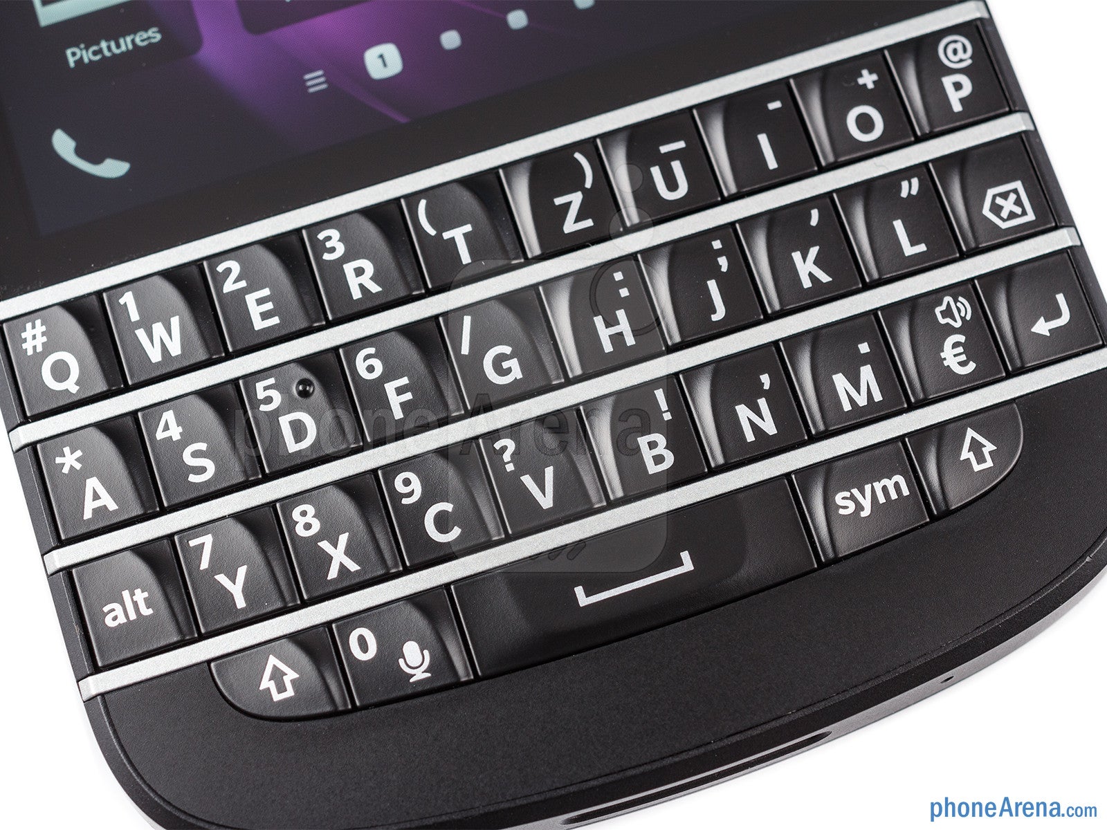 The physical QWERTY keyboard of the BlackBerry Q10 - BlackBerry Q10 Review