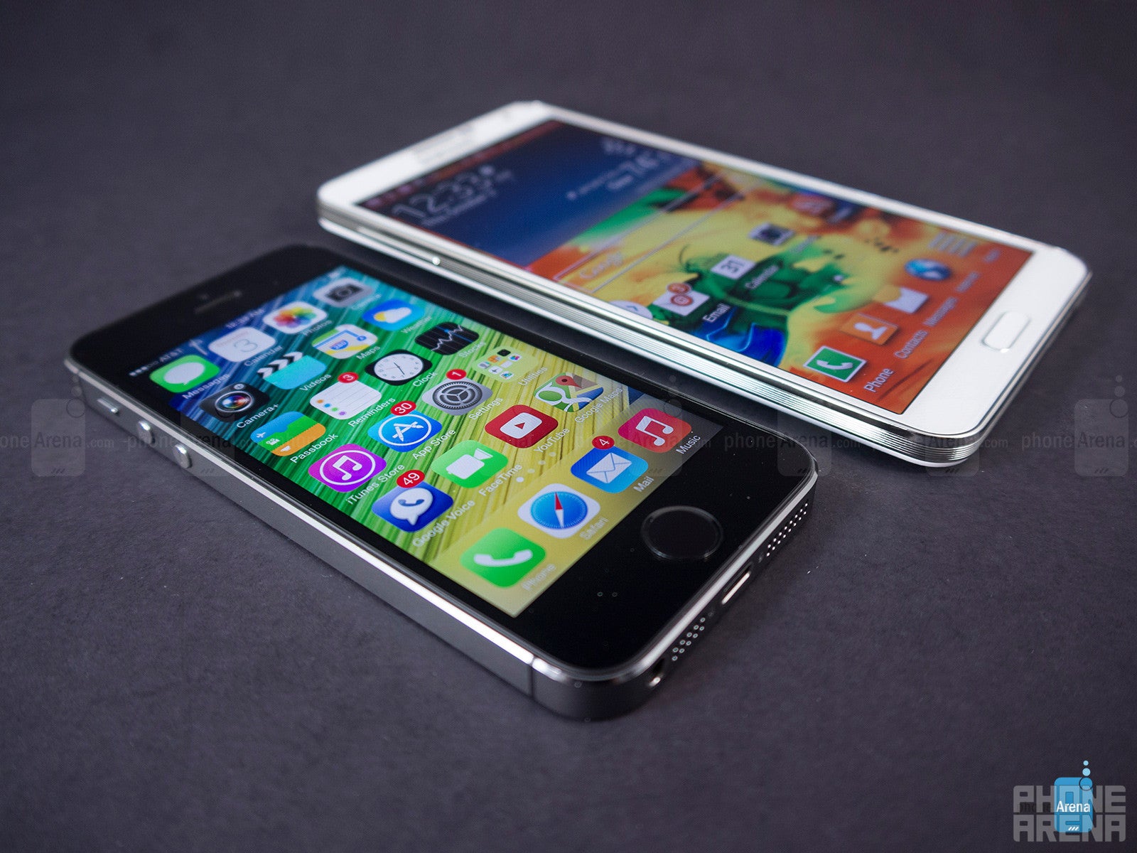 Apple iPhone 5s vs Samsung Galaxy Note 3