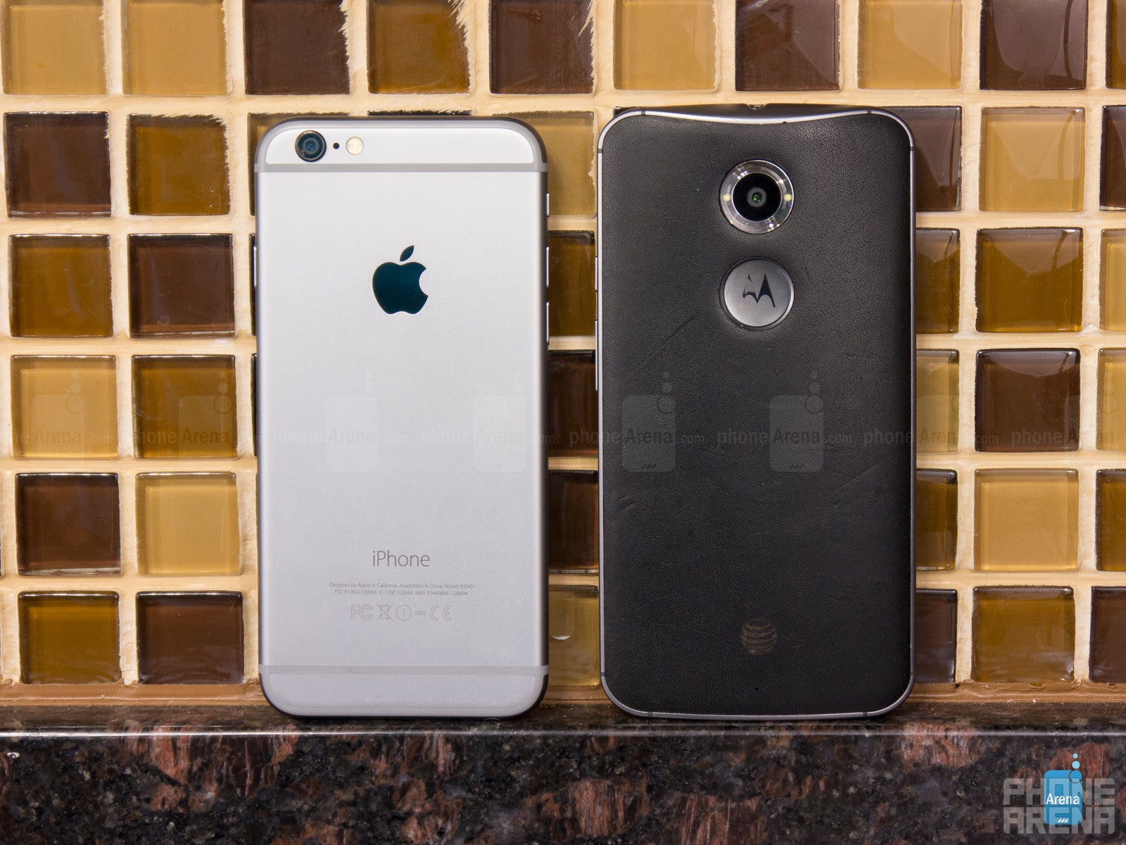 Apple iPhone 6 vs Motorola Moto X 2014