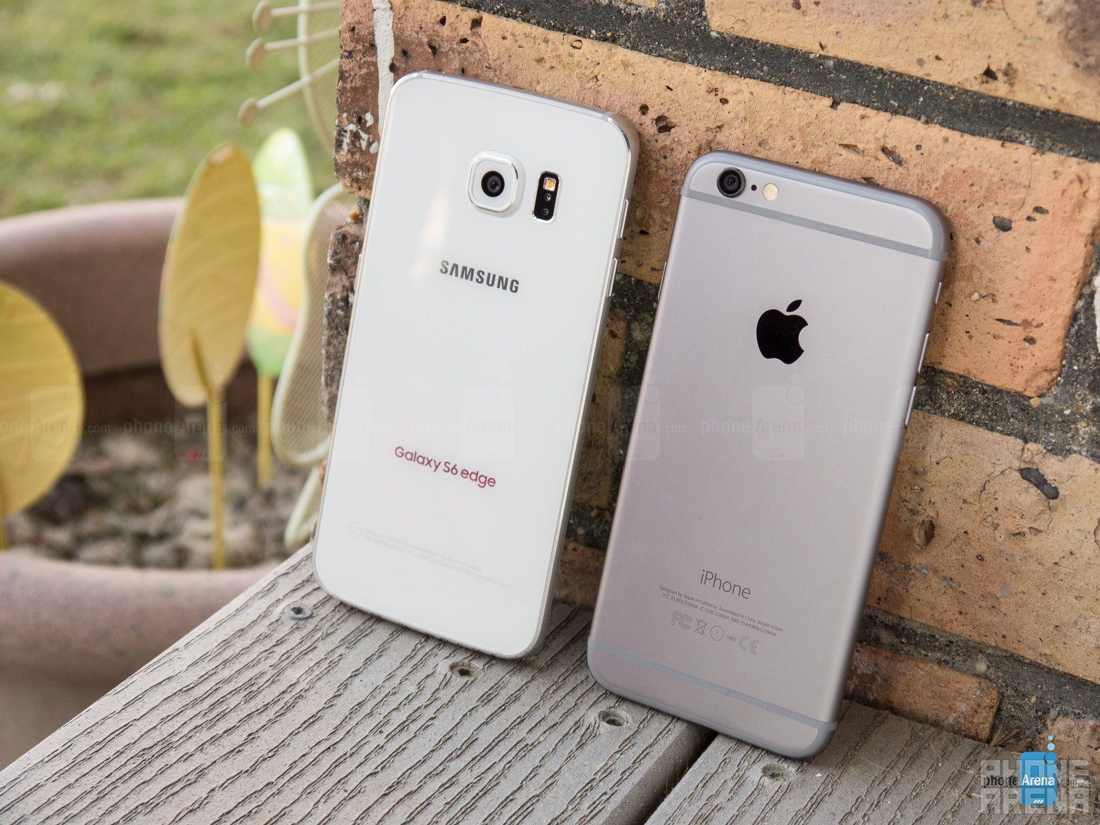 Samsung Galaxy S6 edge vs Apple iPhone 6