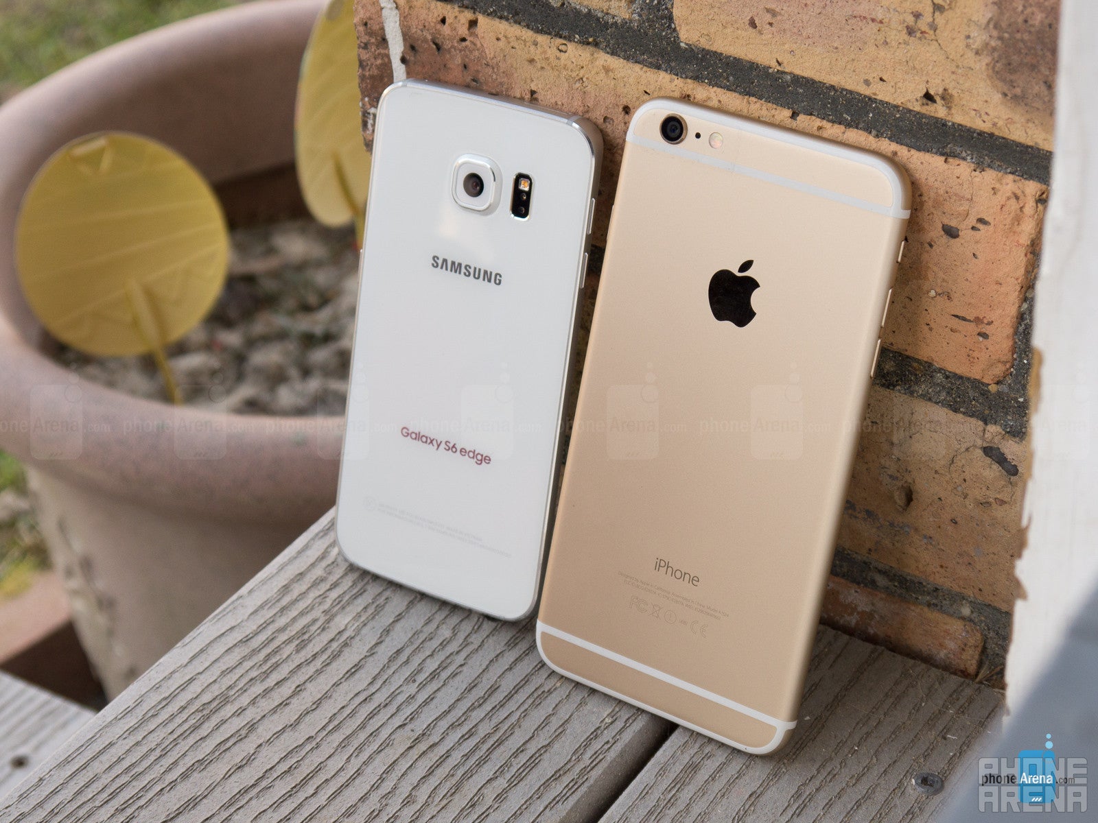 Samsung Galaxy S6 edge vs Apple iPhone 6 Plus