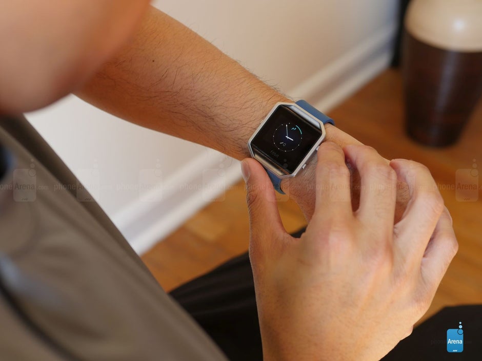 fitbit blaze not charging