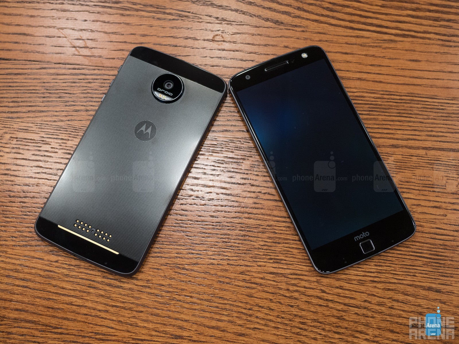 Moto Z Force Droid (left) and Moto Z Droid (right) - Moto Z Droid and Moto Z Force Droid Review