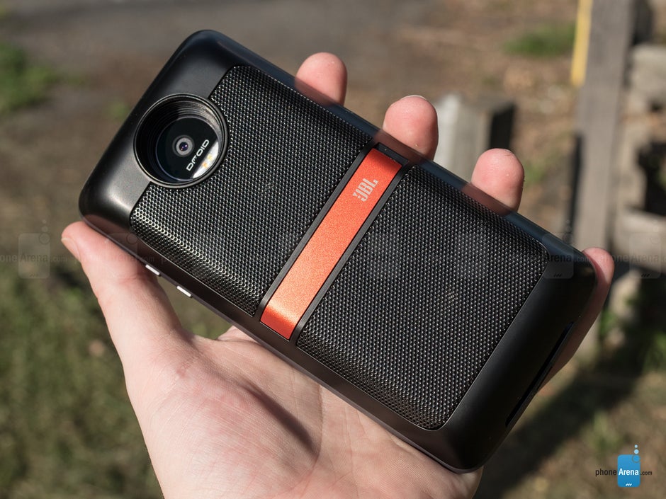 The JBL SoundBoost Speaker - Moto Z Droid and Moto Z Force Droid Review