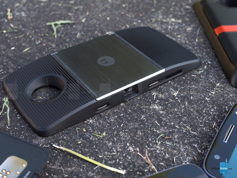 The Moto Insta-Share Projector - Moto Z Droid and Moto Z Force Droid Review