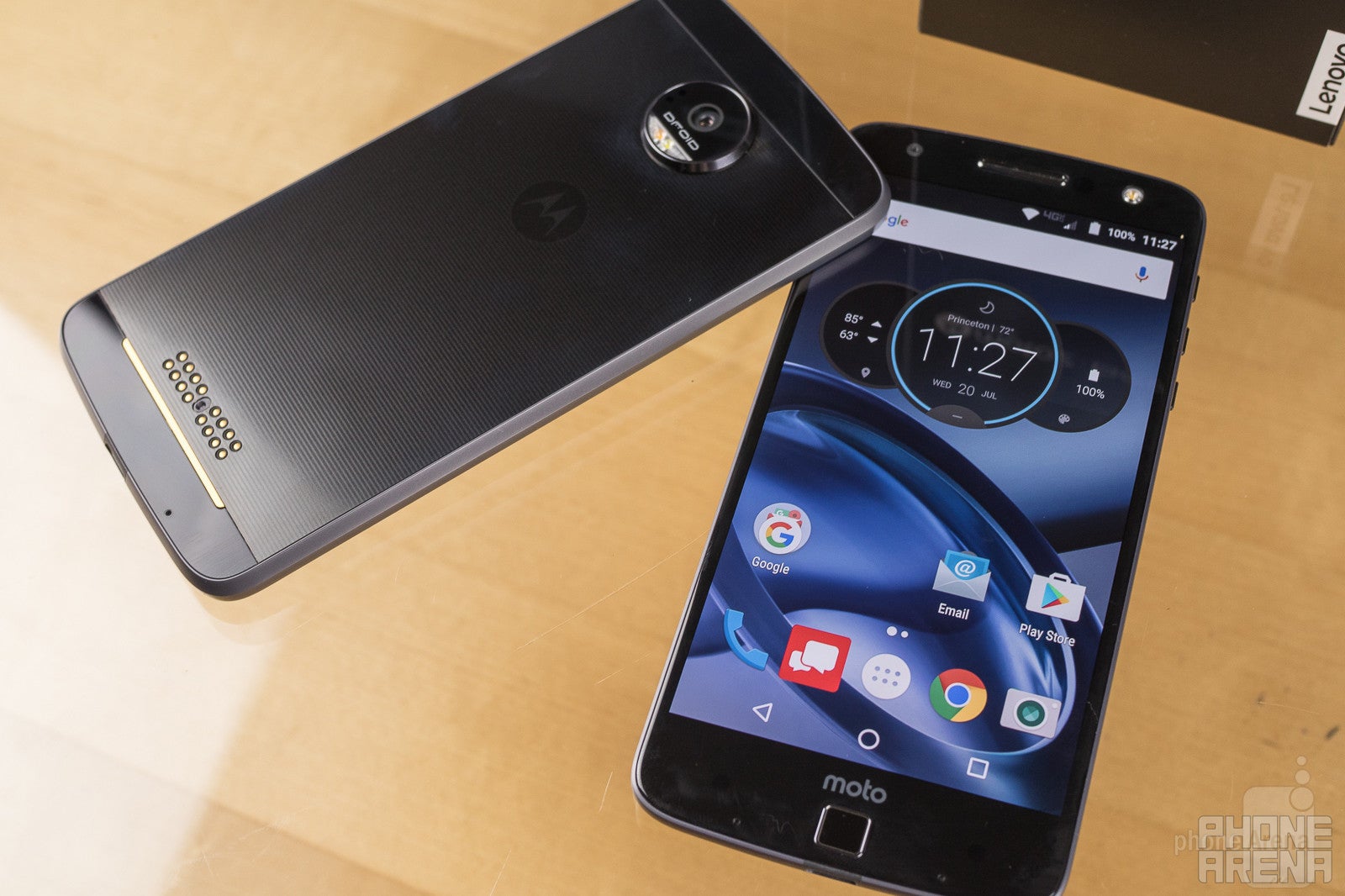 Moto Z Force Droid (left) and Moto Z Droid (right) - Moto Z Droid and Moto Z Force Droid Review