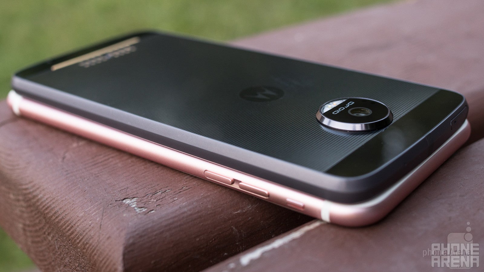 Moto Z Force Droid vs Apple iPhone 6s Plus