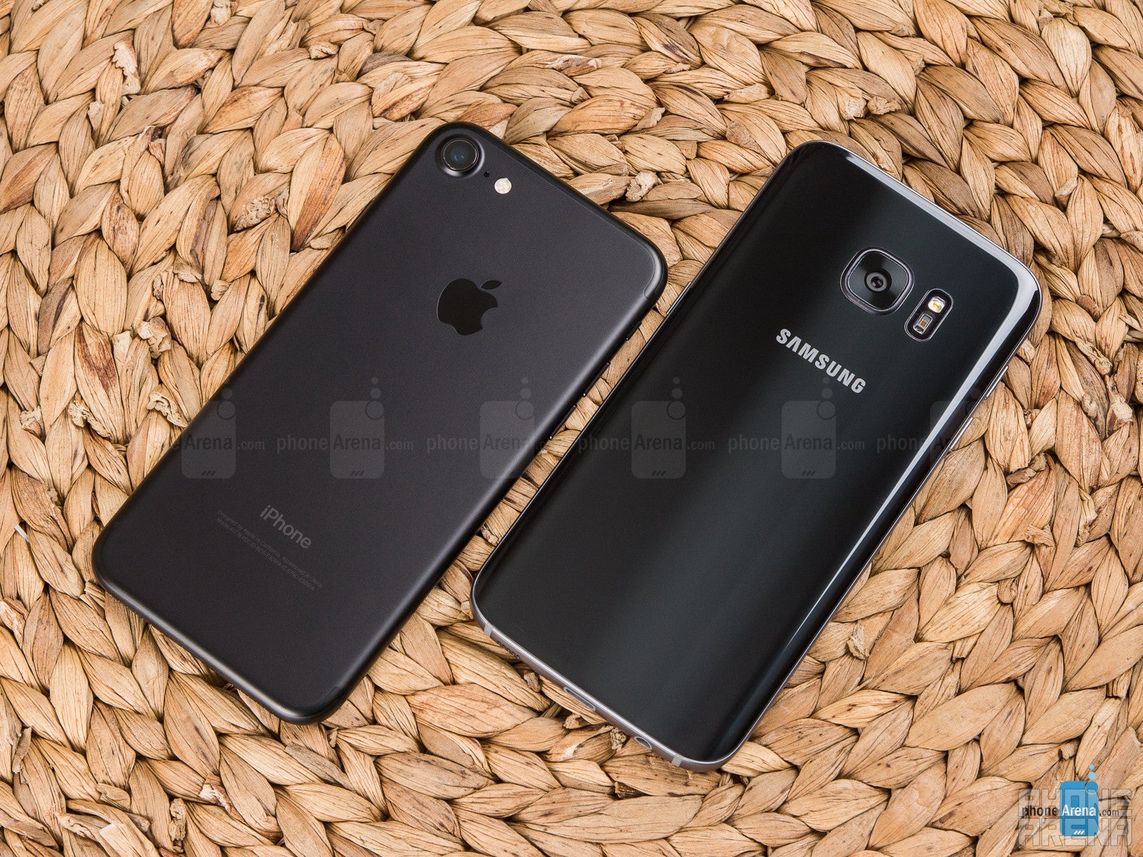 Apple iPhone 7 vs Samsung Galaxy S7