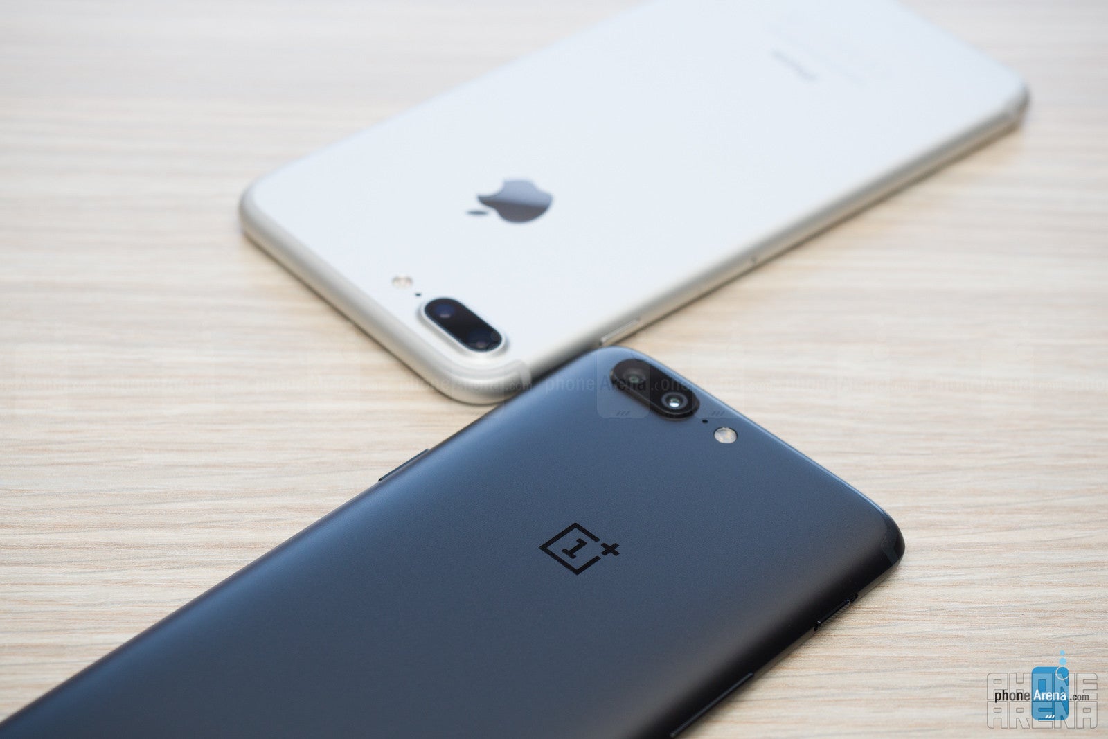 OnePlus 5 vs Apple iPhone 7 Plus