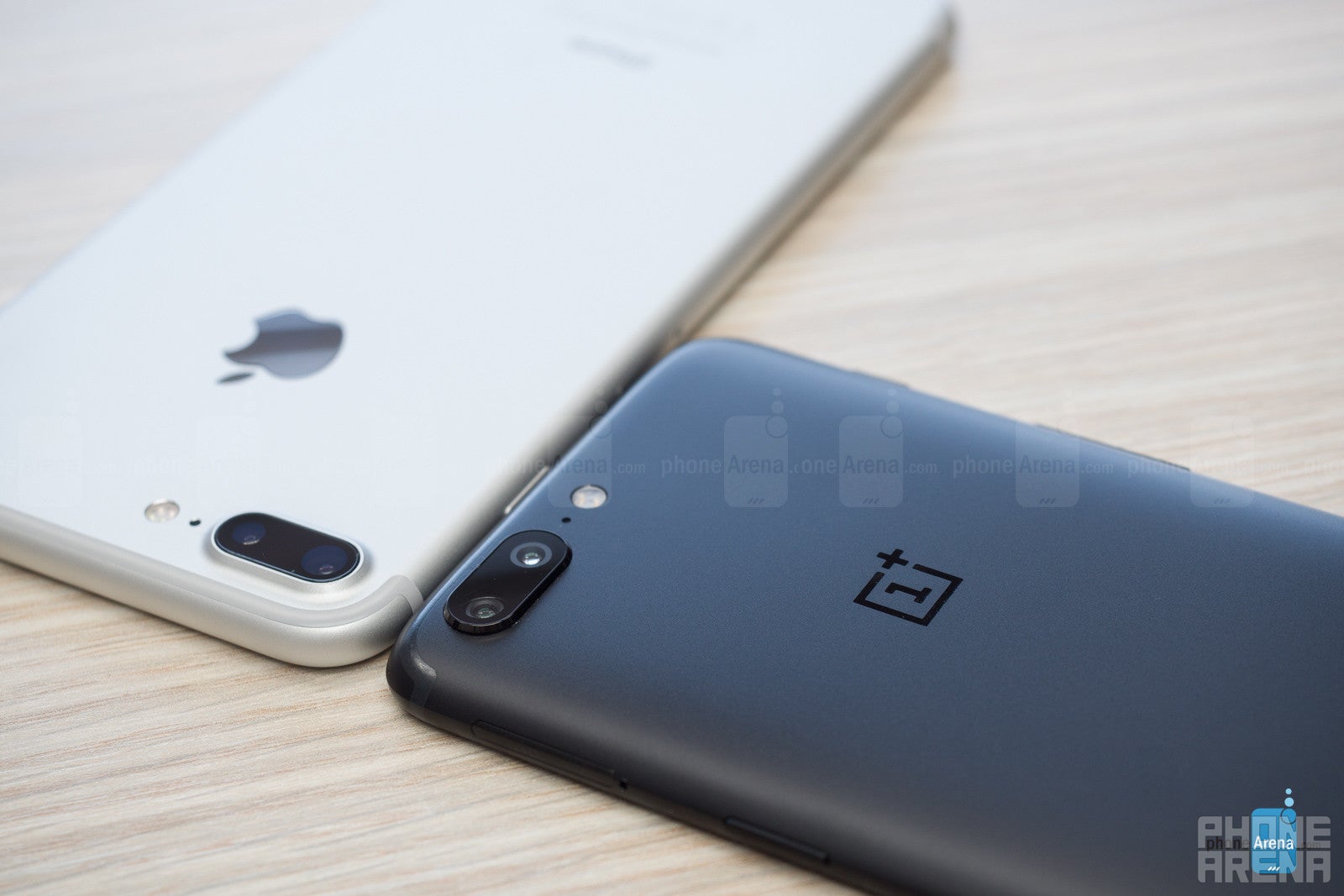 OnePlus 5 vs Apple iPhone 7 Plus