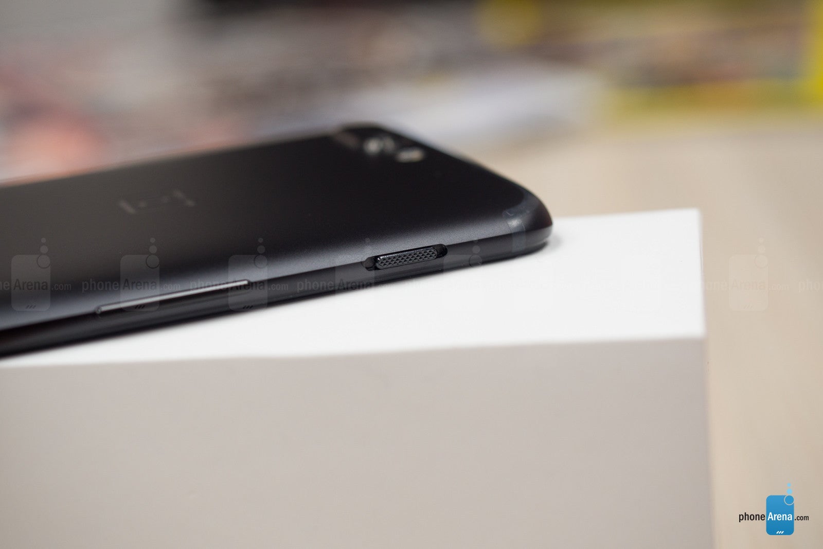 OnePlus 5's slider switch - OnePlus 5 vs LG G6