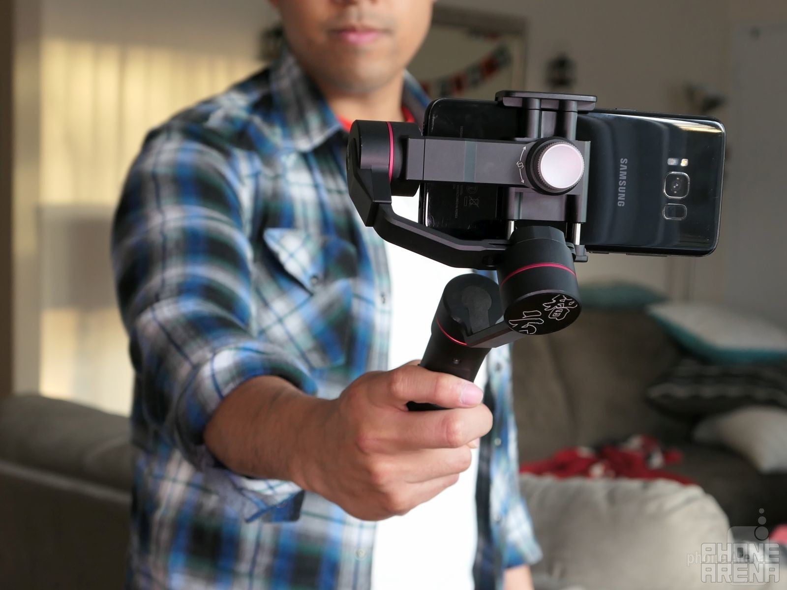 Zhiyun Smooth 3 - DJI Osmo Mobile vs Feiyu-Tech SPG vs Zhiyun Smooth 3: smartphone gimbals