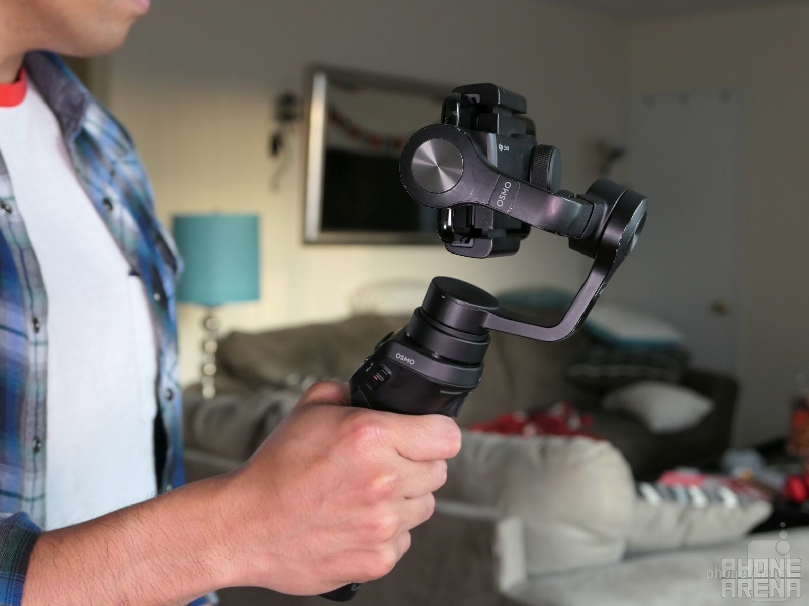 DJI Osmo Mobile - DJI Osmo Mobile vs Feiyu-Tech SPG vs Zhiyun Smooth 3: smartphone gimbals