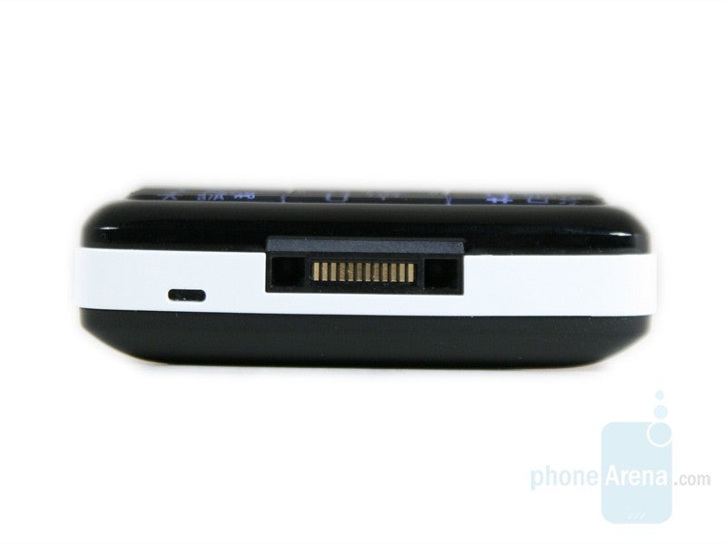 Bottom side - Sony Ericsson W960 Preview