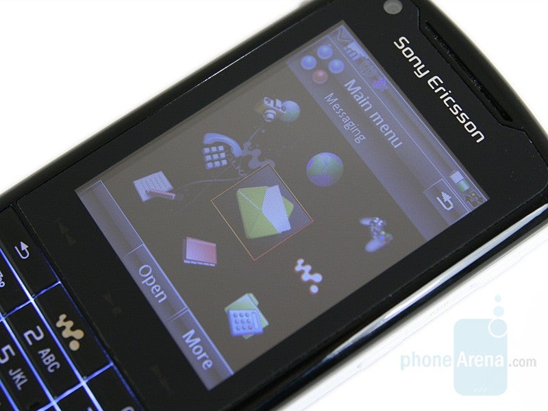 2.6 inches QVGA display - Sony Ericsson W960 Preview