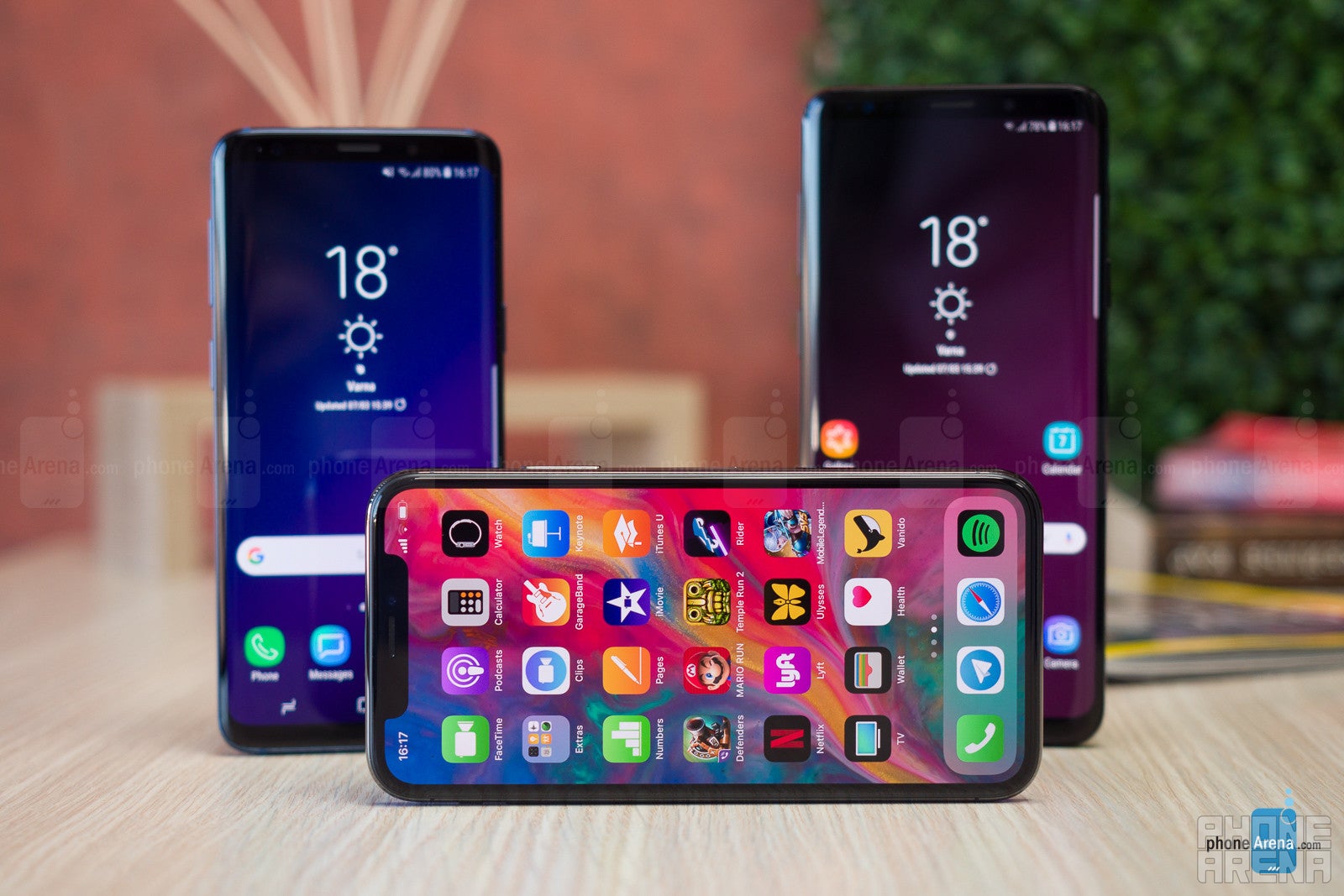 Samsung Galaxy S9 and S9+ vs Apple iPhone X