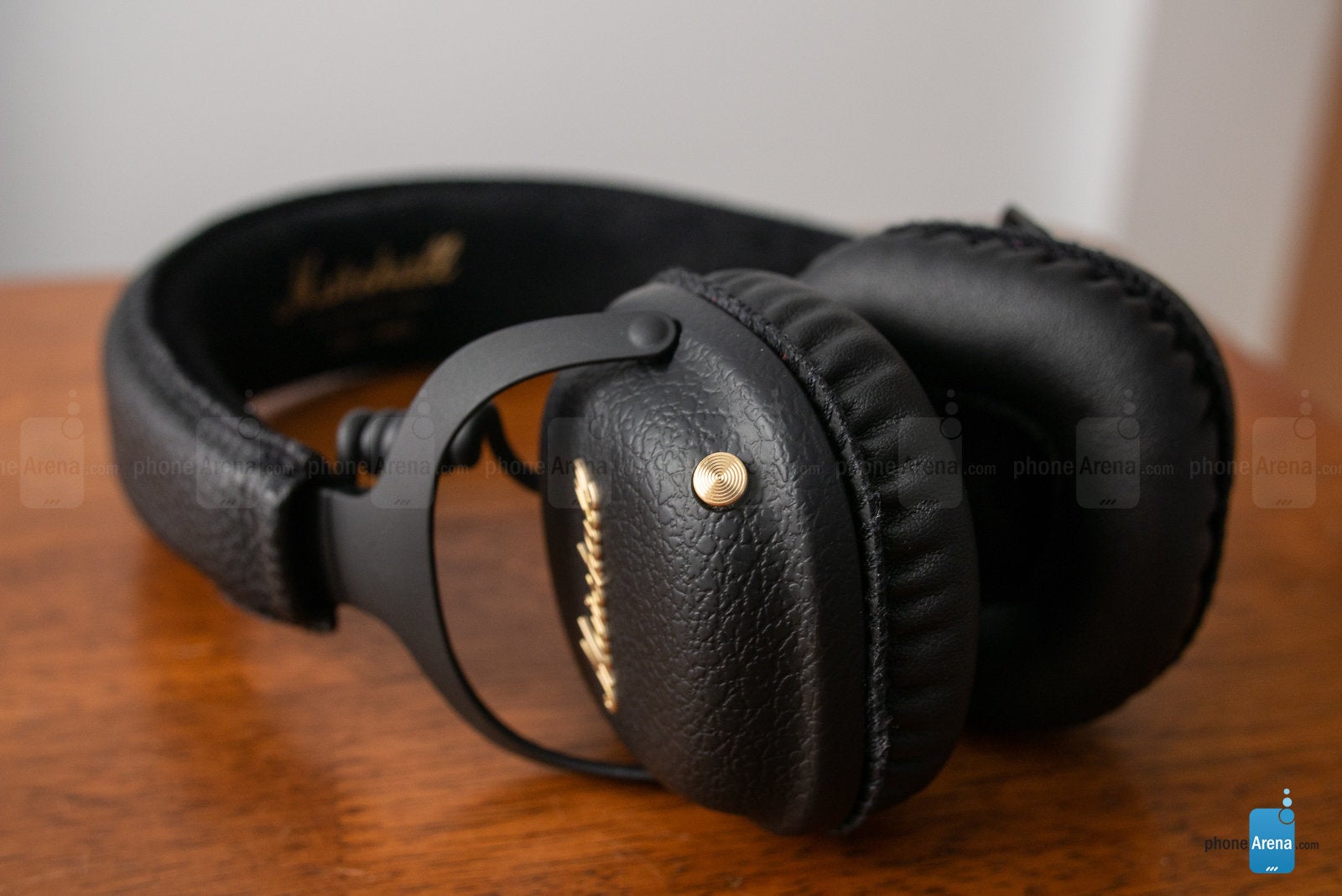 The multi-directional knob - Marshall MID ANC headphones review