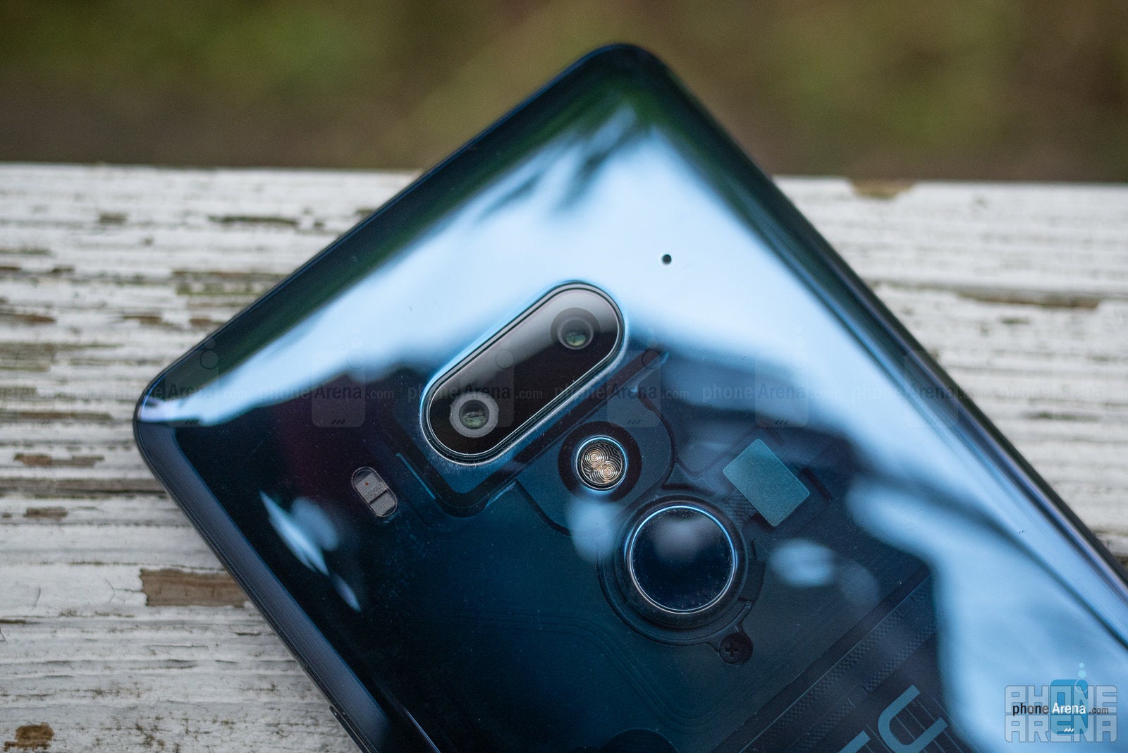 HTC U12 Plus Review: No Buttons, Mo Problems