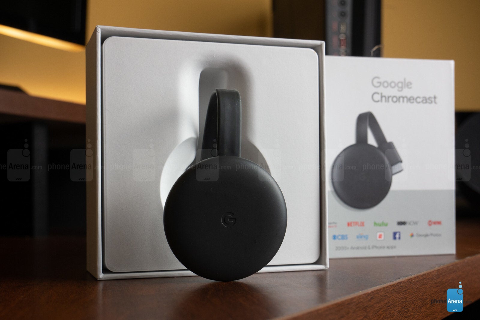 Chromecast discount with earphones