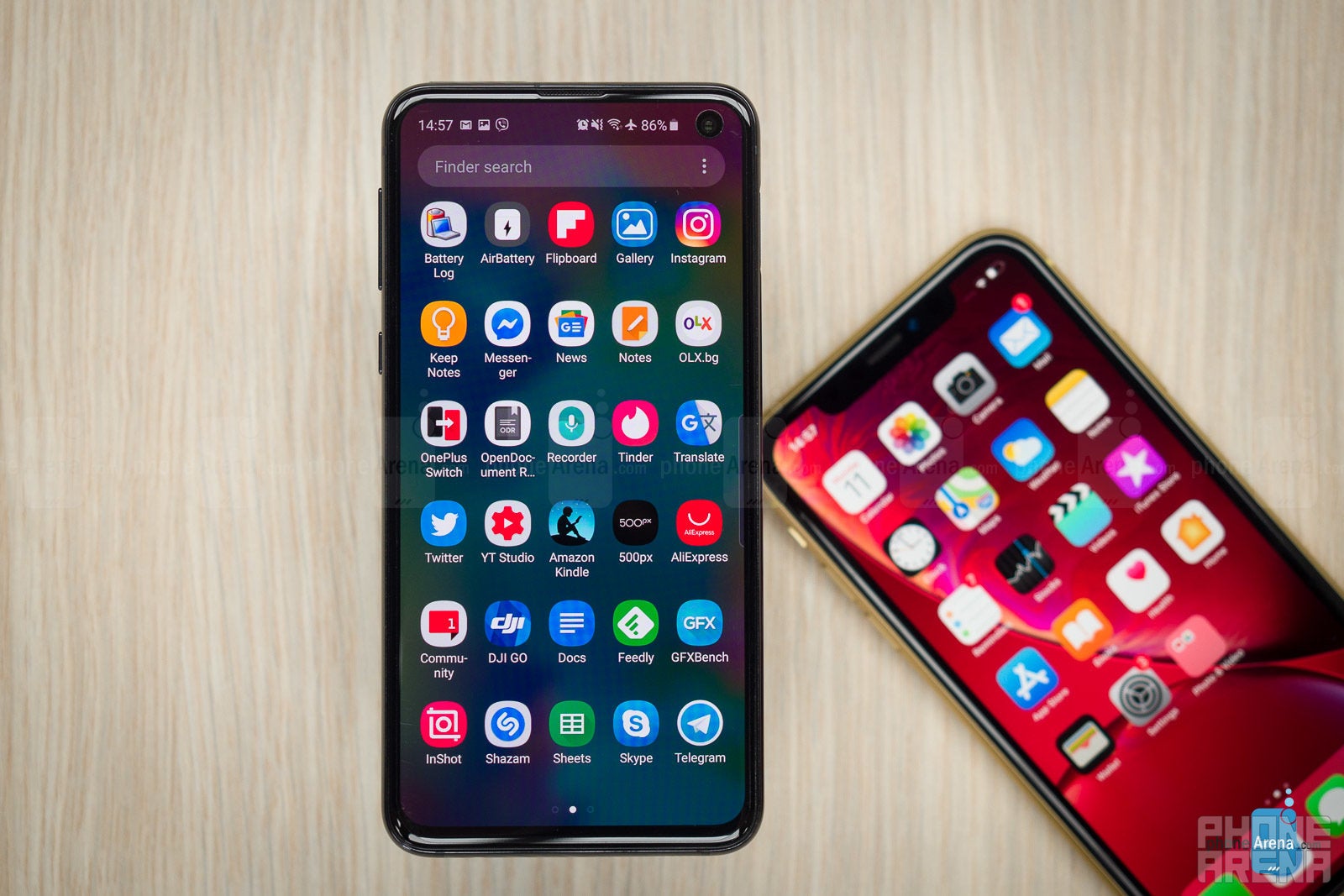 Samsung Galaxy S10e vs Apple iPhone XR
